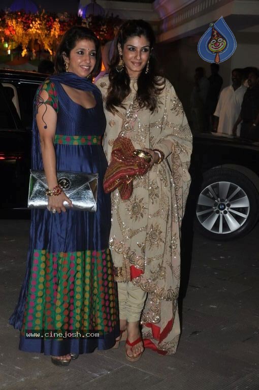 Bolly Celebs at Sanjay Dutt Mata Ki Chauki Event - 9 / 47 photos