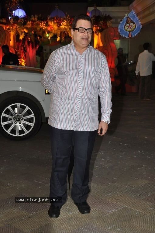 Bolly Celebs at Sanjay Dutt Mata Ki Chauki Event - 40 / 47 photos