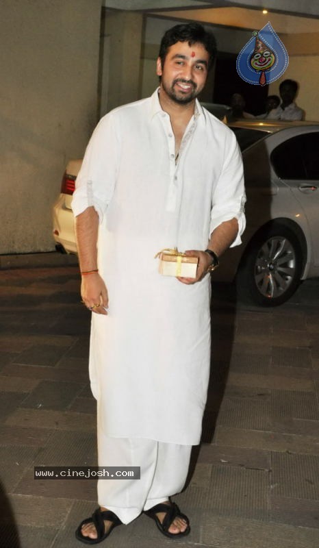 Bolly Celebs at Sanjay Dutt Mata ki Chowki Event - 7 / 129 photos