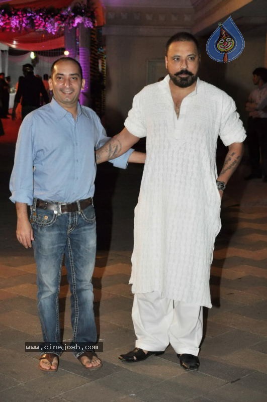 Bolly Celebs at Sanjay Dutt Mata ki Chowki Event - 12 / 129 photos