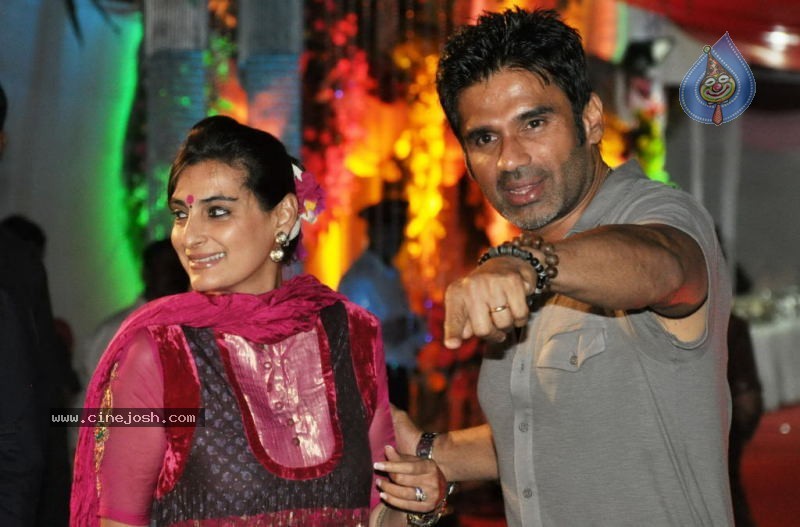 Bolly Celebs at Sanjay Dutt Mata ki Chowki Event - 14 / 129 photos