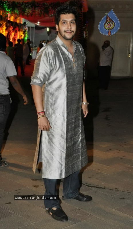 Bolly Celebs at Sanjay Dutt Mata ki Chowki Event - 15 / 129 photos