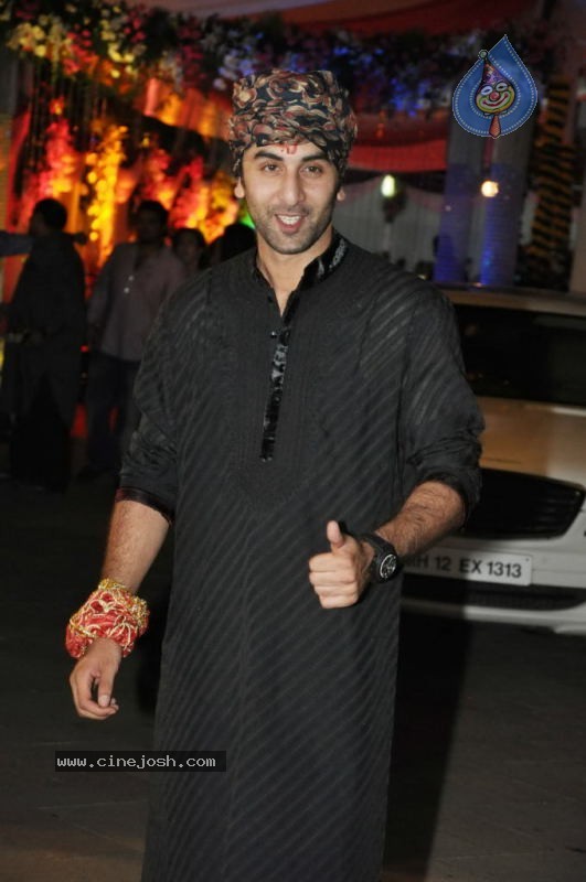 Bolly Celebs at Sanjay Dutt Mata ki Chowki Event - 19 / 129 photos