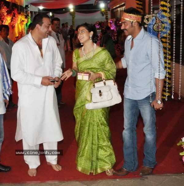 Bolly Celebs at Sanjay Dutt Mata ki Chowki Event - 20 / 129 photos