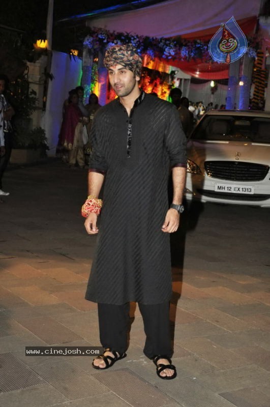 Bolly Celebs at Sanjay Dutt Mata ki Chowki Event - 21 / 129 photos