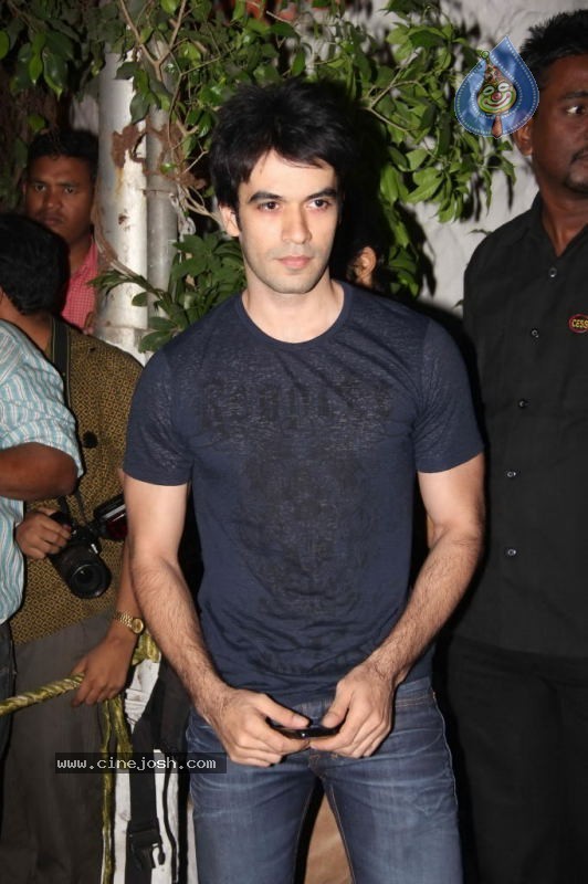 Bolly Celebs at Shahid Kapoor Birthday Bash - 13 / 56 photos