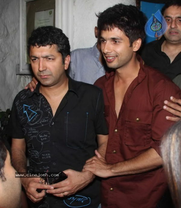 Bolly Celebs at Shahid Kapoor Birthday Bash - 38 / 56 photos
