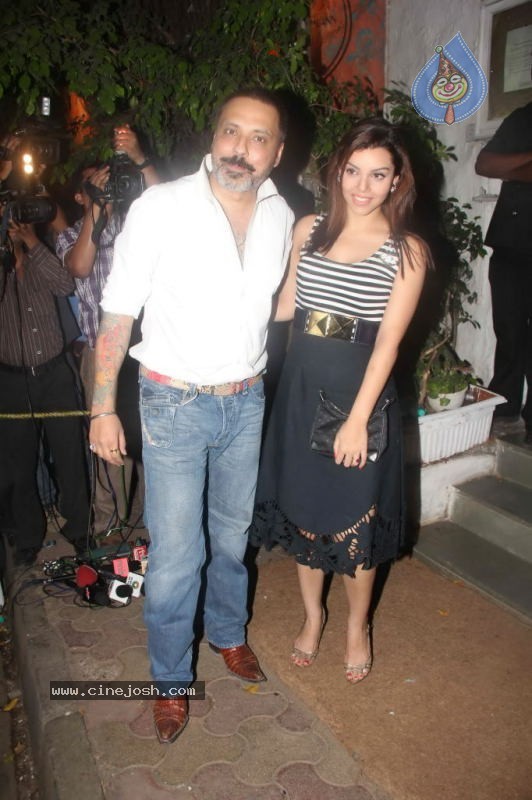 Bolly Celebs at Shahid Kapoor Birthday Bash - 52 / 56 photos