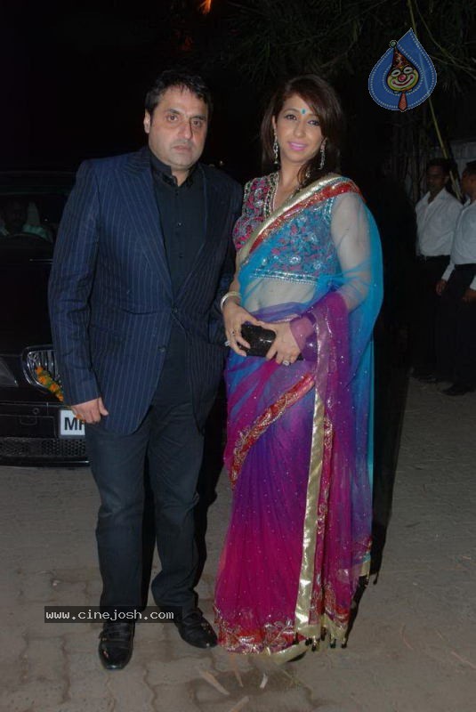 Bolly Celebs at Shilpa Shetty Diwali Party - 43 / 81 photos