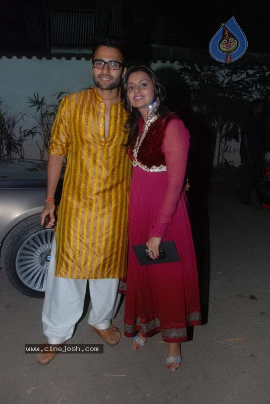 Bolly Celebs at Shilpa Shetty Diwali Party - 52 / 81 photos