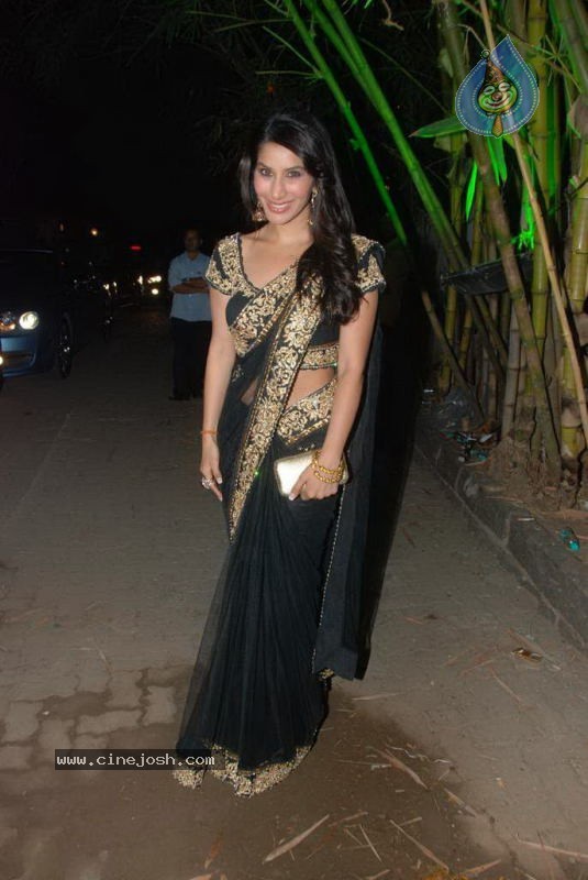 Bolly Celebs at Shilpa Shetty Diwali Party - 80 / 81 photos