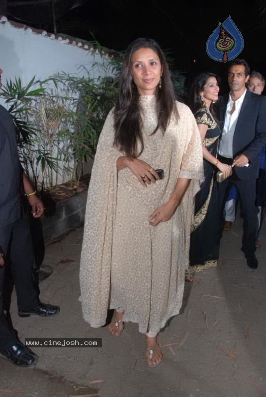 Bolly Celebs at Shilpa Shetty Diwali Party - 81 / 81 photos