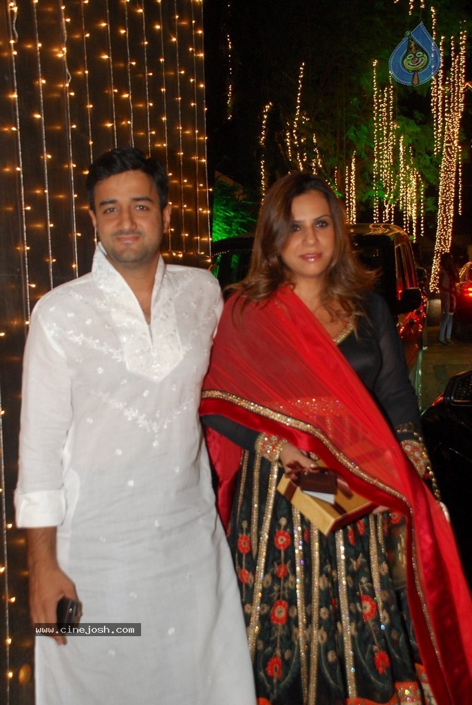 Bolly Celebs at Shilpa Shetty Diwali Party - 22 / 47 photos