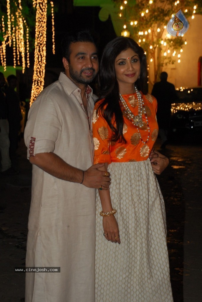 Bolly Celebs at Shilpa Shetty Diwali Party - 30 / 47 photos