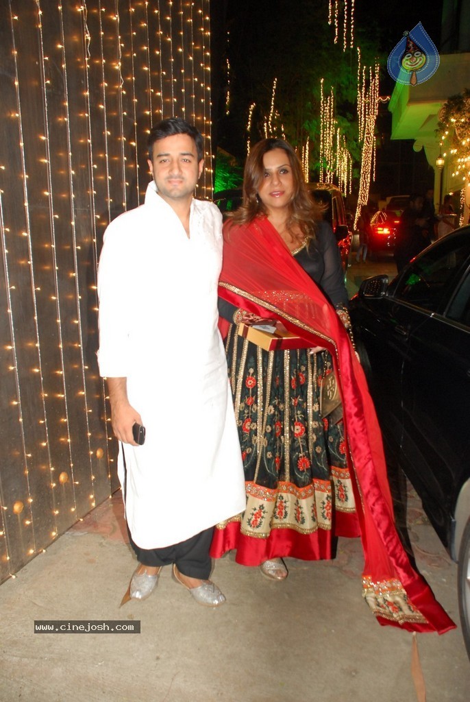 Bolly Celebs at Shilpa Shetty Diwali Party - 42 / 47 photos