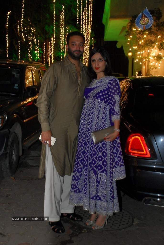 Bolly Celebs at Shilpa Shetty Diwali Party - 45 / 47 photos