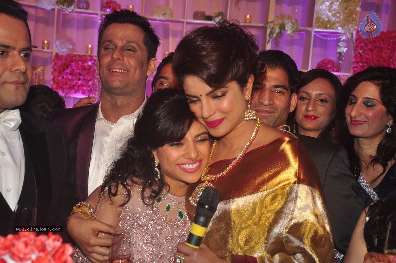 Bolly Celebs at Shirin and Uday Wedding Reception - 39 / 190 photos