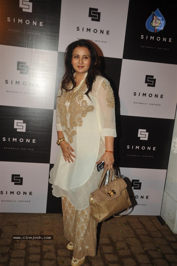 Bolly Celebs at Simone Store Launch - 24 / 89 photos