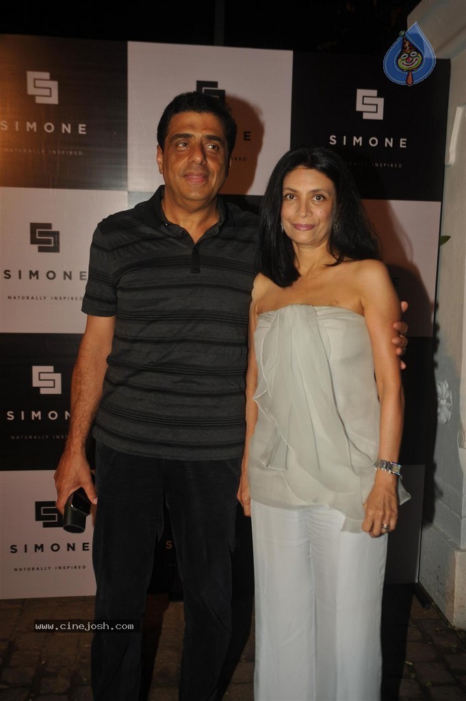 Bolly Celebs at Simone Store Launch - 26 / 89 photos