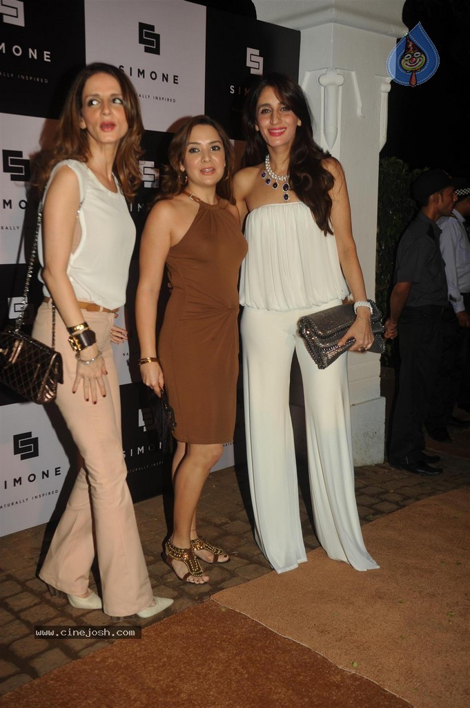 Bolly Celebs at Simone Store Launch - 32 / 89 photos