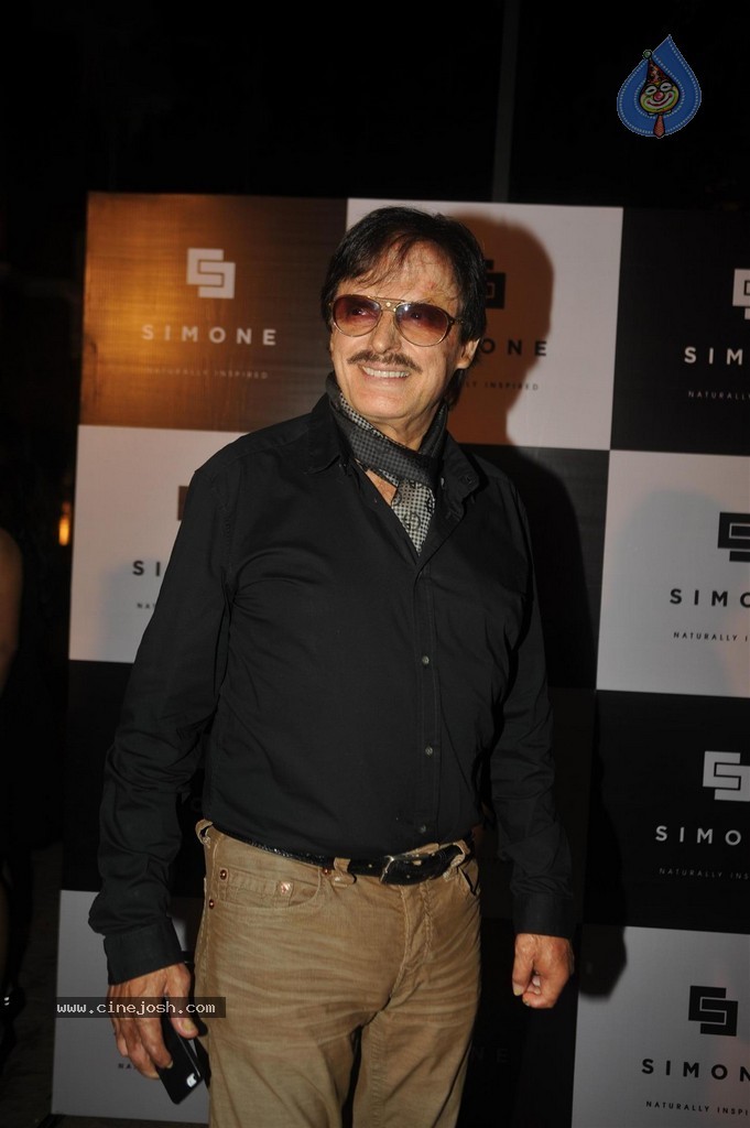 Bolly Celebs at Simone Store Launch - 43 / 89 photos