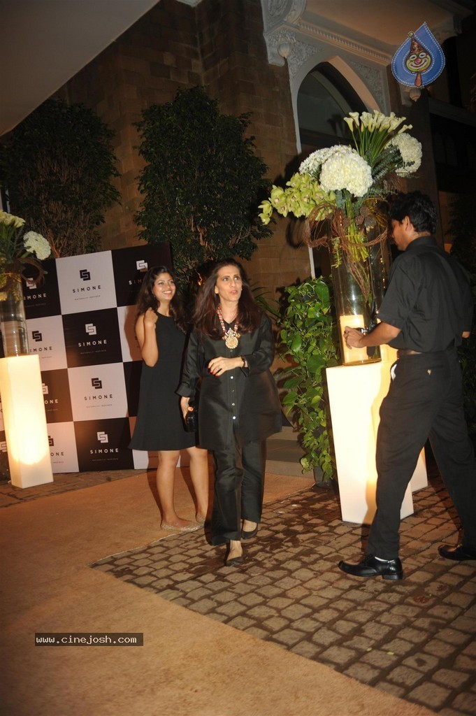 Bolly Celebs at Simone Store Launch - 46 / 89 photos