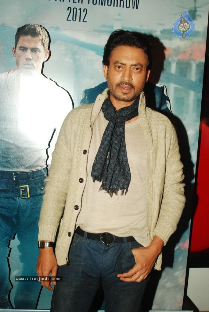 Bolly Celebs at Sixteen Premiere  - 12 / 75 photos