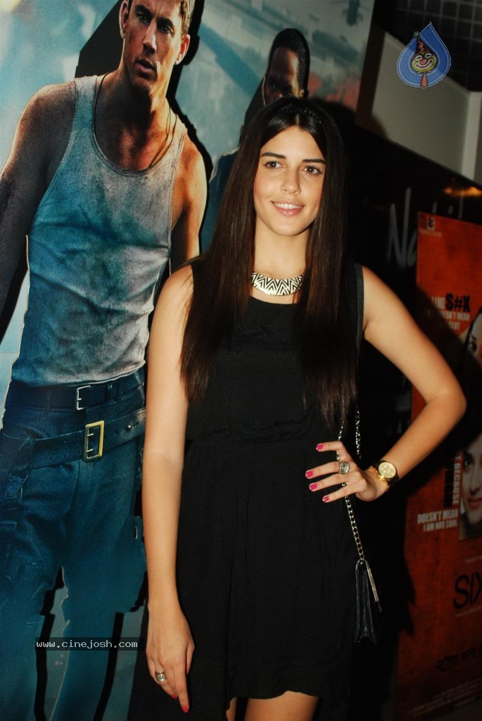 Bolly Celebs at Sixteen Premiere  - 15 / 75 photos