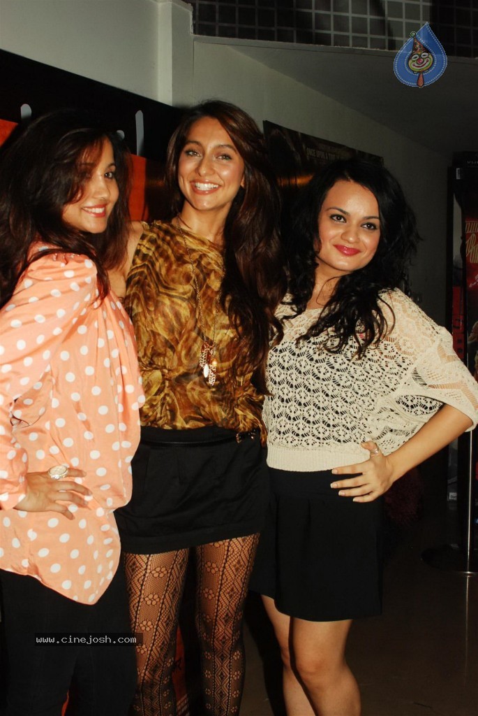 Bolly Celebs at Sixteen Premiere  - 19 / 75 photos