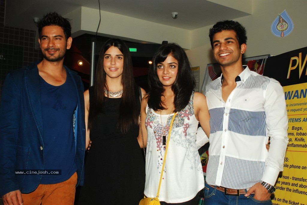 Bolly Celebs at Sixteen Premiere  - 40 / 75 photos