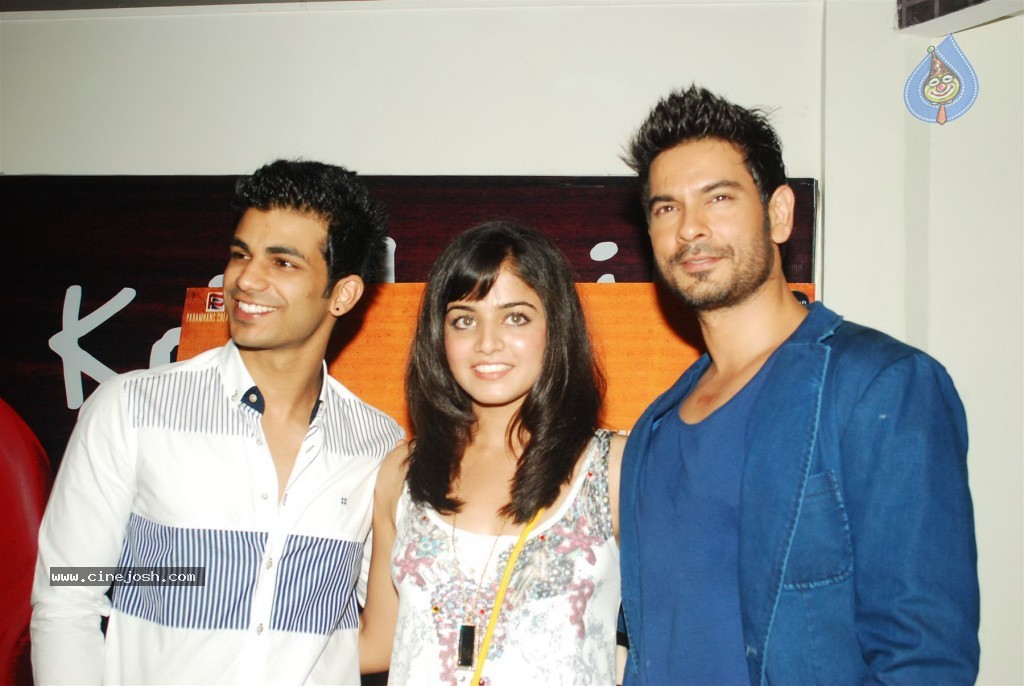 Bolly Celebs at Sixteen Premiere  - 42 / 75 photos