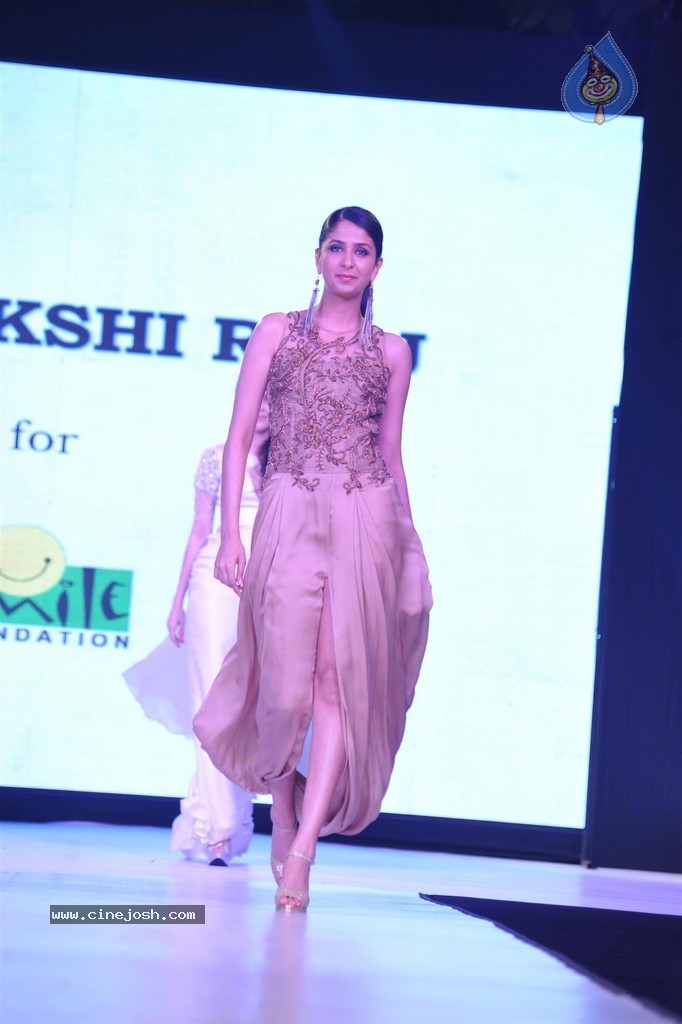 Bolly Celebs at Smile Foundation 5th Edition Charity Fashion Show - 94 / 228 photos
