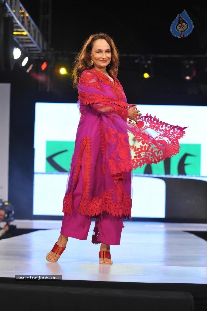 Bolly Celebs at Smile Foundation 5th Edition Charity Fashion Show - 127 / 228 photos