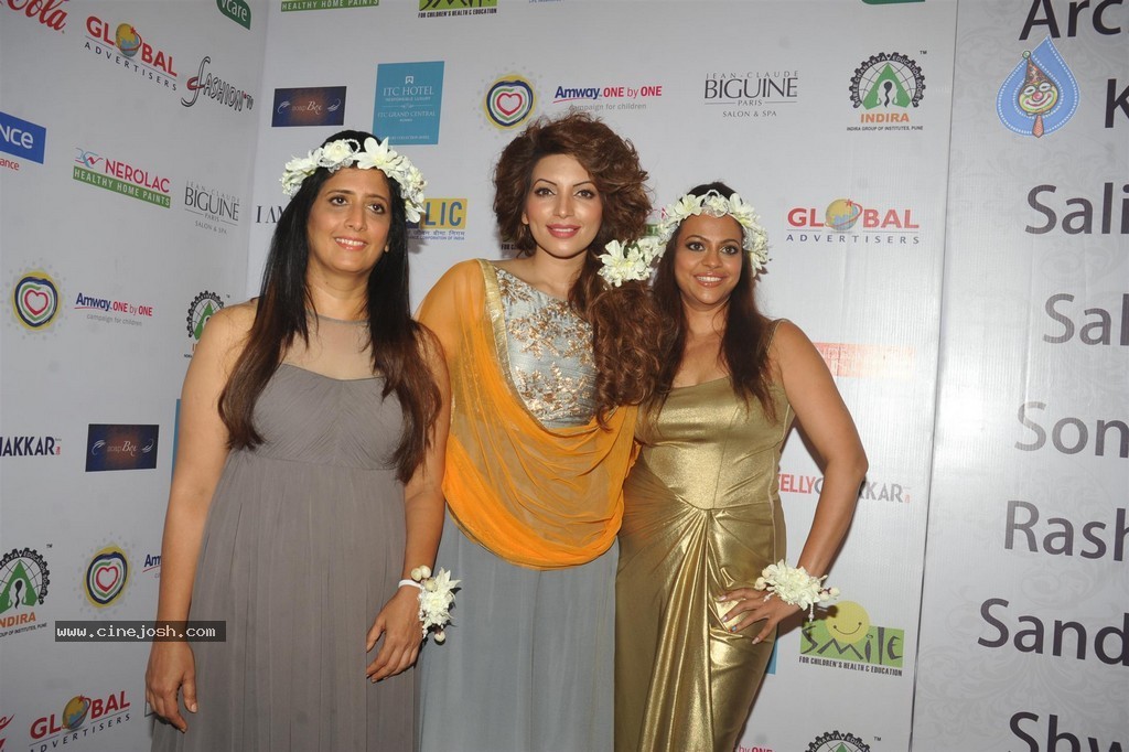Bolly Celebs at Smile Foundation 5th Edition Charity Fashion Show - 129 / 228 photos