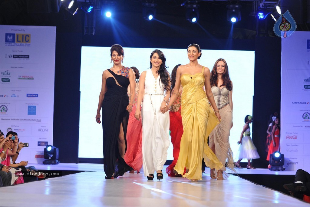 Bolly Celebs at Smile Foundation 5th Edition Charity Fashion Show - 142 / 228 photos
