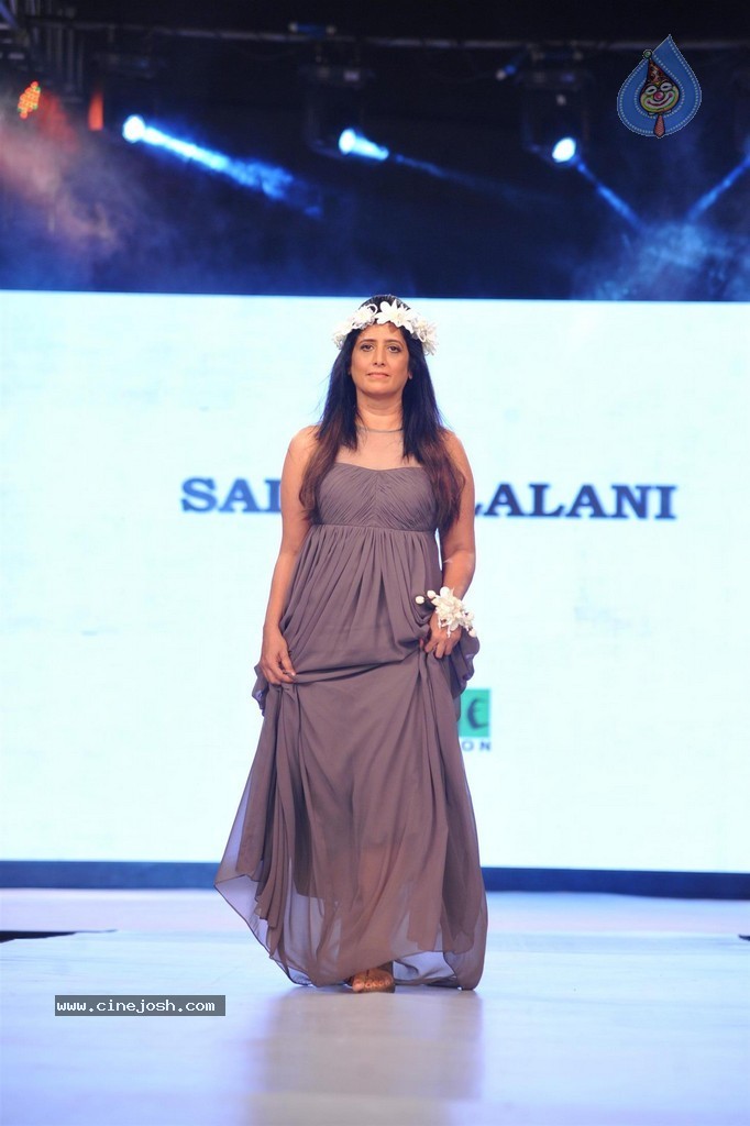 Bolly Celebs at Smile Foundation 5th Edition Charity Fashion Show - 151 / 228 photos