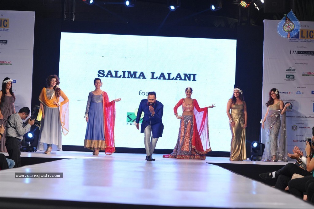 Bolly Celebs at Smile Foundation 5th Edition Charity Fashion Show - 153 / 228 photos