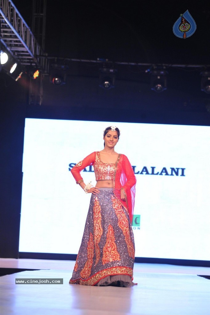 Bolly Celebs at Smile Foundation 5th Edition Charity Fashion Show - 183 / 228 photos