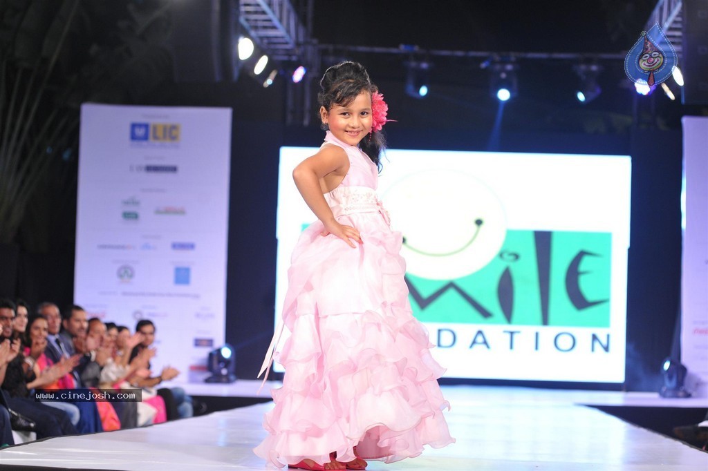 Bolly Celebs at Smile Foundation 5th Edition Charity Fashion Show - 184 / 228 photos