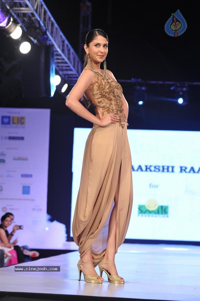 Bolly Celebs at Smile Foundation 5th Edition Charity Fashion Show - 185 / 228 photos