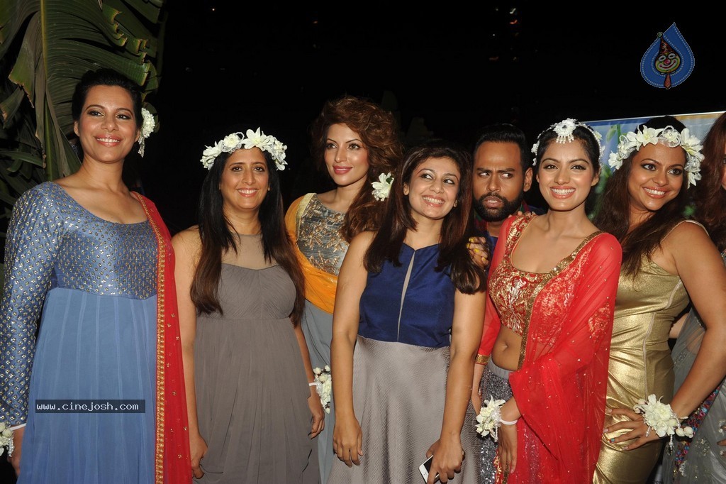 Bolly Celebs at Smile Foundation 5th Edition Charity Fashion Show - 188 / 228 photos