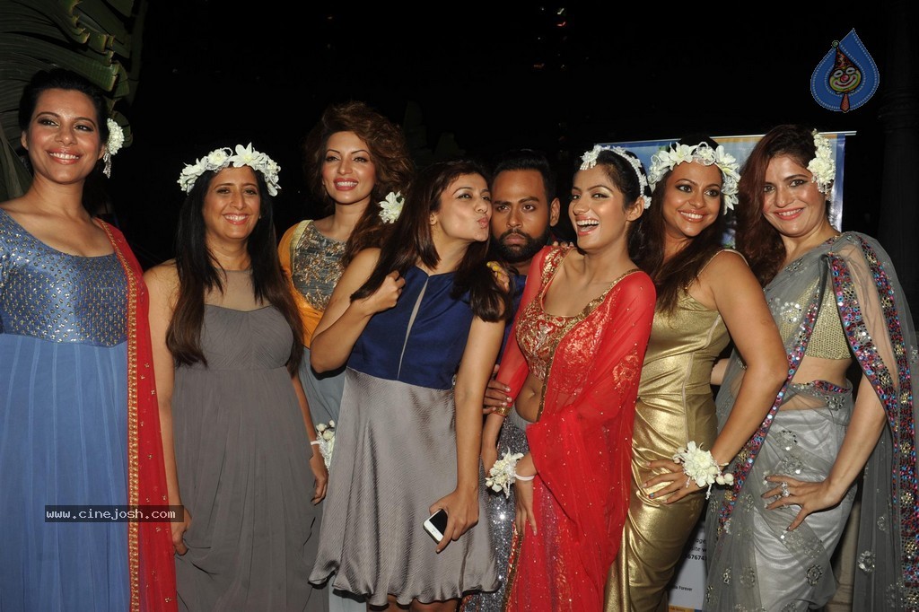 Bolly Celebs at Smile Foundation 5th Edition Charity Fashion Show - 190 / 228 photos