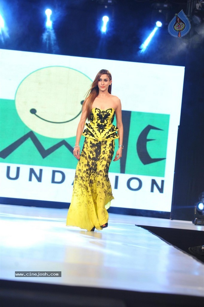 Bolly Celebs at Smile Foundation 5th Edition Charity Fashion Show - 197 / 228 photos