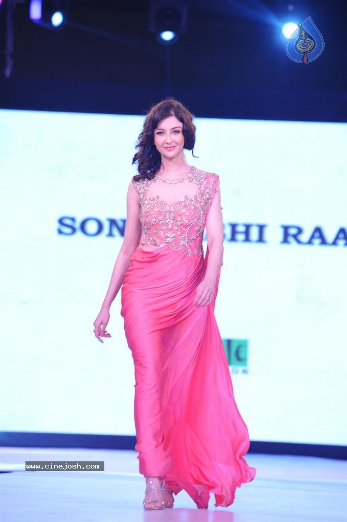 Bolly Celebs at Smile Foundation 5th Edition Charity Fashion Show - 200 / 228 photos
