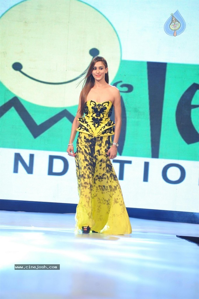 Bolly Celebs at Smile Foundation 5th Edition Charity Fashion Show - 201 / 228 photos