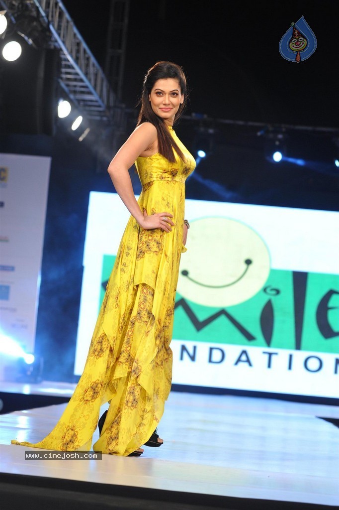 Bolly Celebs at Smile Foundation 5th Edition Charity Fashion Show - 208 / 228 photos