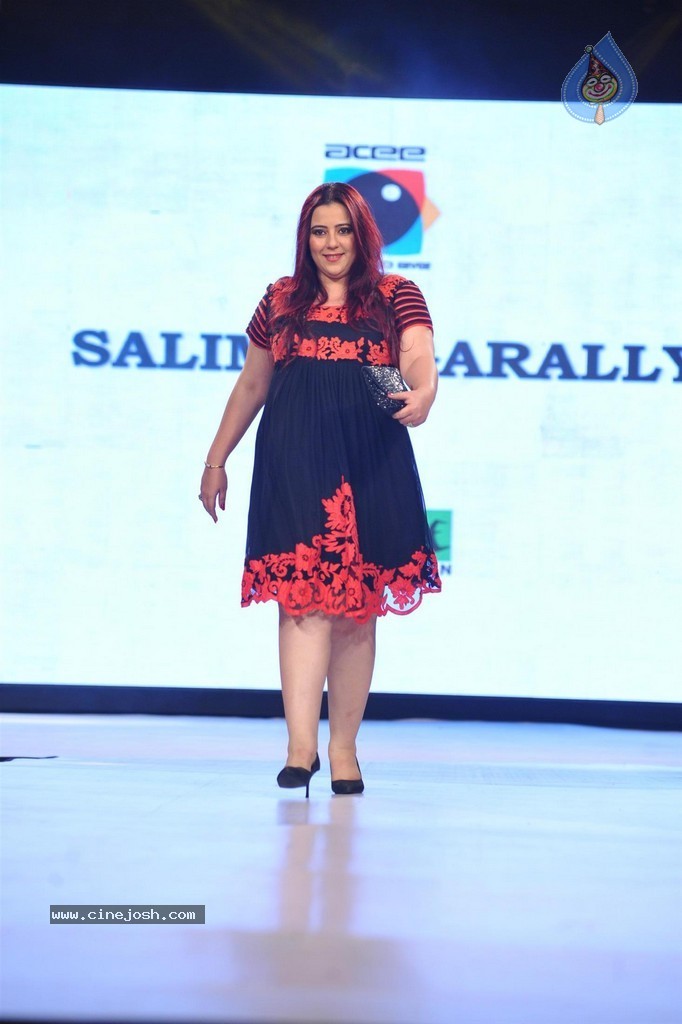 Bolly Celebs at Smile Foundation 5th Edition Charity Fashion Show - 209 / 228 photos