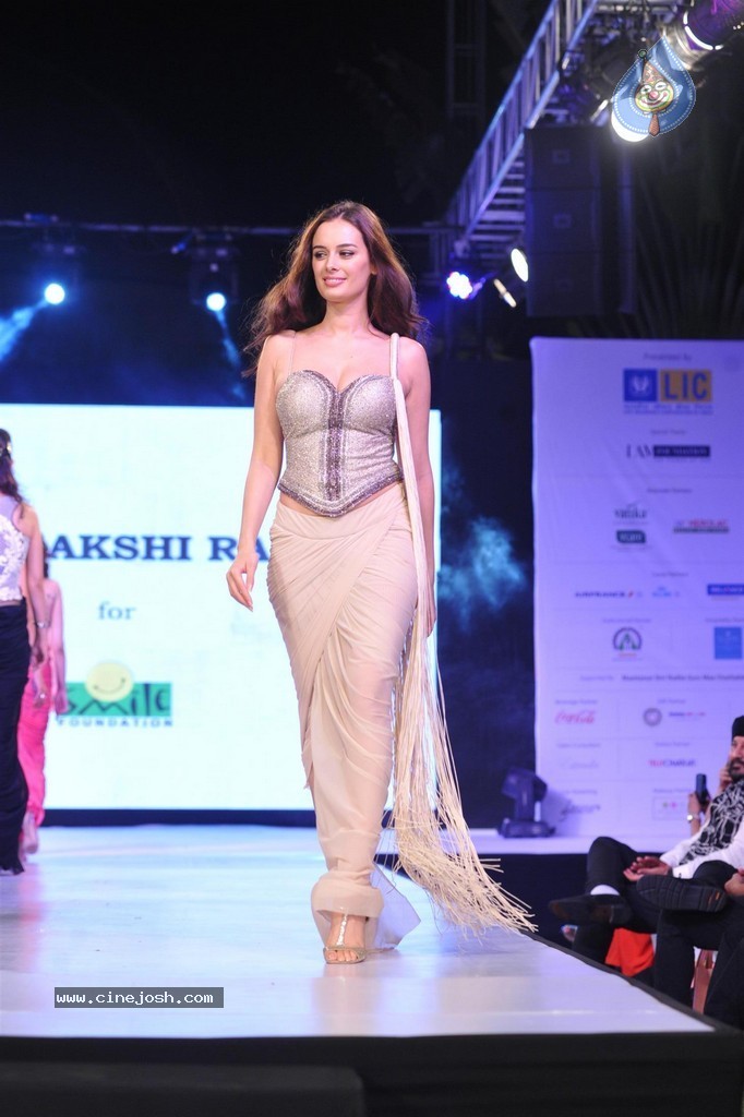 Bolly Celebs at Smile Foundation 5th Edition Charity Fashion Show - 210 / 228 photos