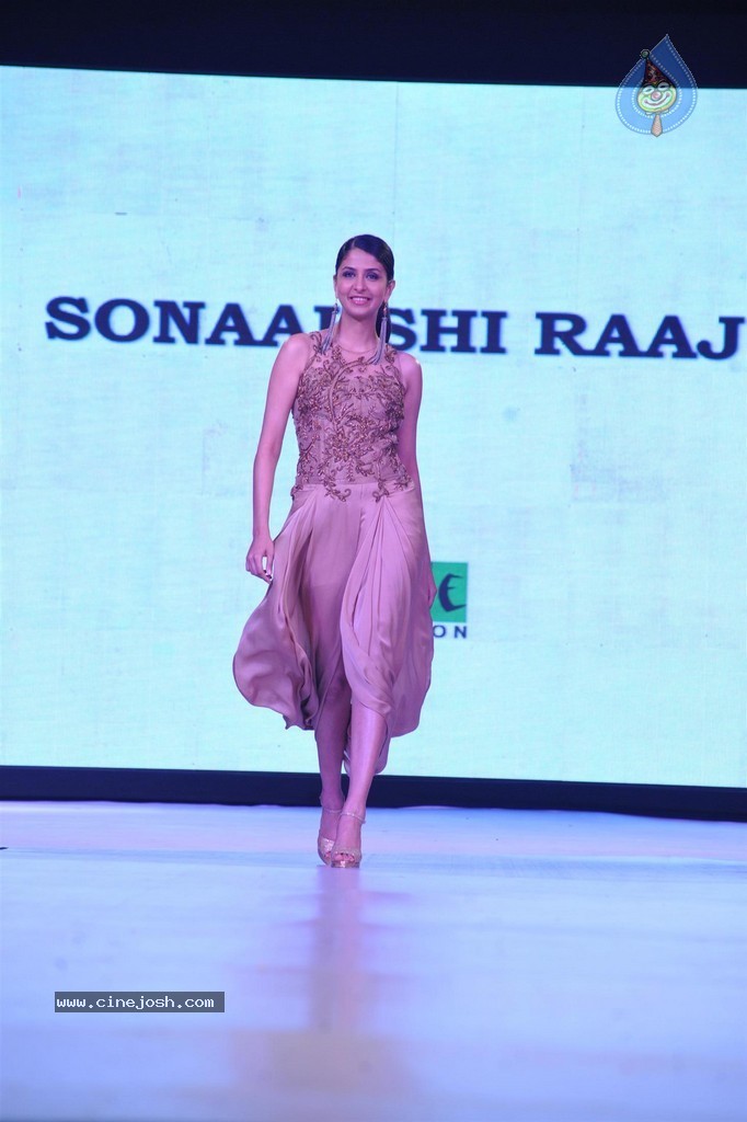 Bolly Celebs at Smile Foundation 5th Edition Charity Fashion Show - 221 / 228 photos