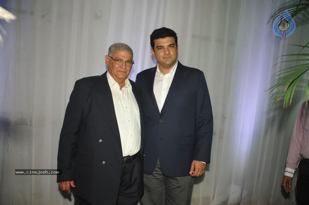 Bolly Celebs at Society Young Achievers Awards - 45 / 130 photos